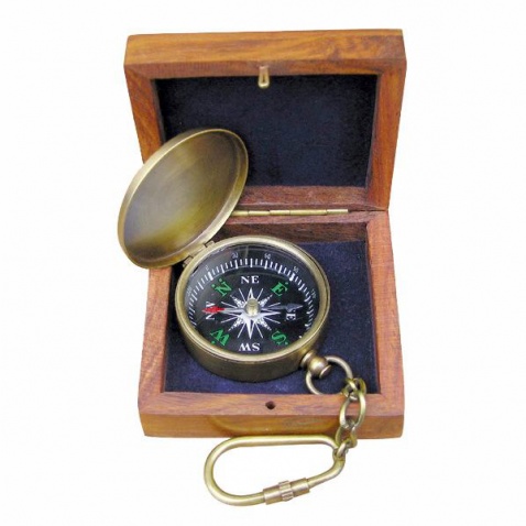 Kompas v dřevěné krabičce,prum.4,5cm