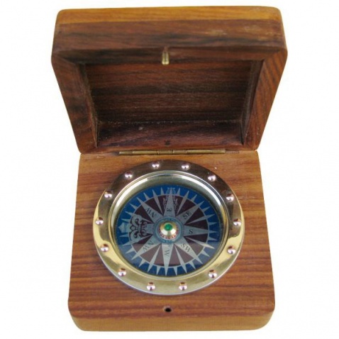 Kompas vsazený do dřevěné krabičky,pr.4,3cm